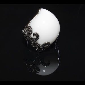 White Jade and Hematite Ring